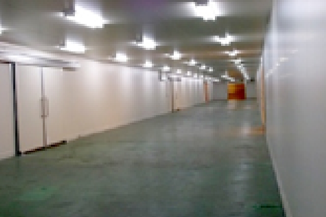 三郷営業所前室