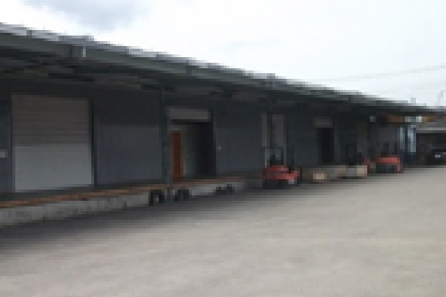 三郷営業所荷捌き場