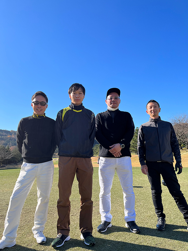 最年少上級管理職の石井課長、コースデビュー！